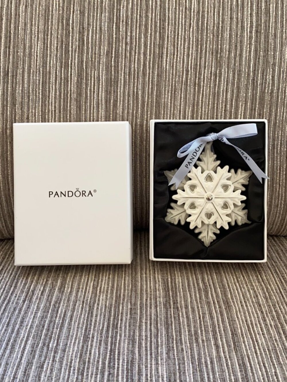 New Pandora 2015 Ornament Snowflake Ceramic with Logo Ribbon In Box